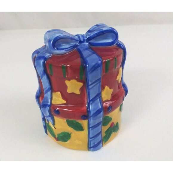 The Main Ingredient Round Christmas Present 3.25" Salt & Pepper Shakers - Picture 10 of 13